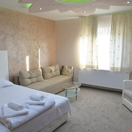 Villa Lunar Lux Kruševac Extérieur photo