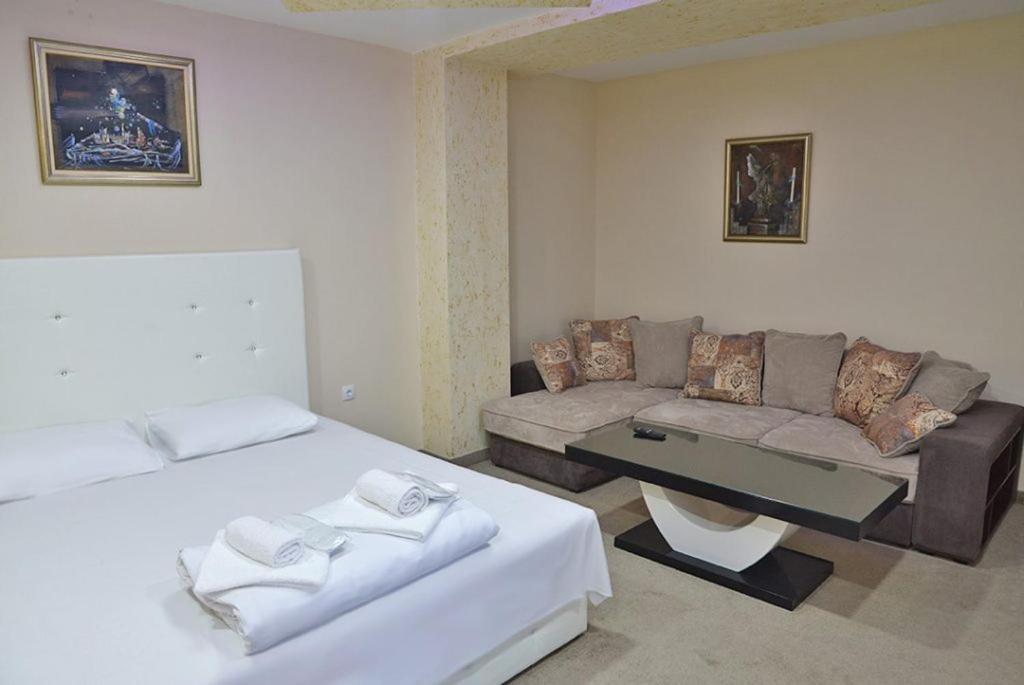 Villa Lunar Lux Kruševac Extérieur photo