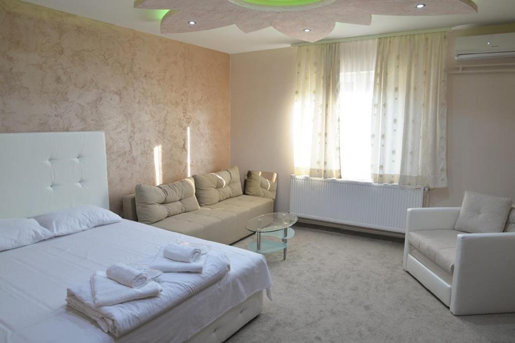 Villa Lunar Lux Kruševac Extérieur photo